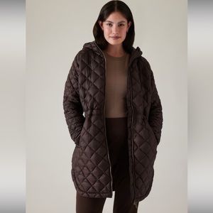 Athleta featherless whisper puffer parka